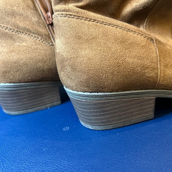 George SLOUCH BOOTS IN TOBACCO SUEDE, WRINKLED MID-CALF, LOOSE, LOW HEEL - Picture 3 of 10